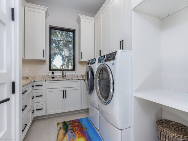 Luxurious Vacation Pool Home in Siesta Key 5 min walk to beach
